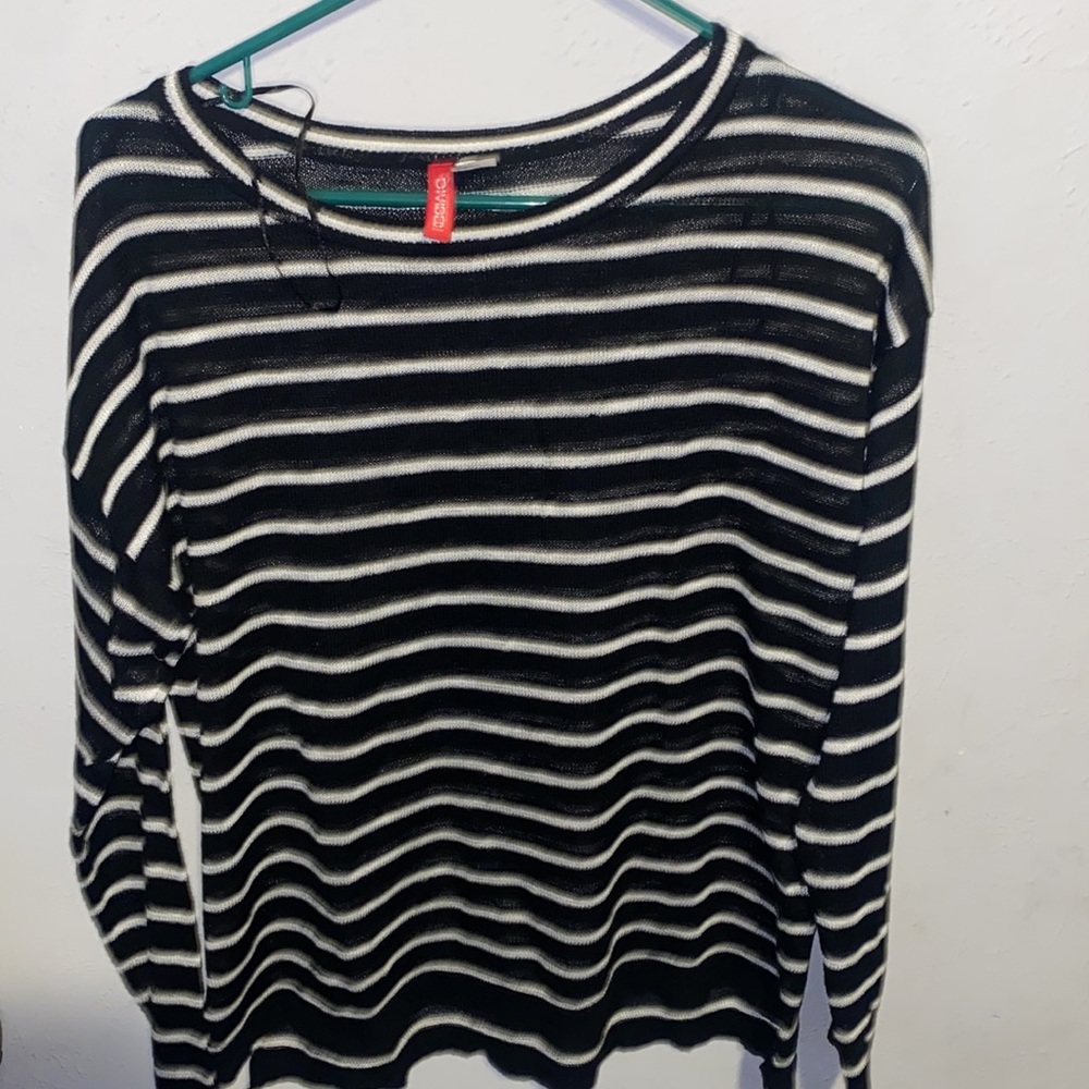 Divided H&M top - Picture 2 of 3